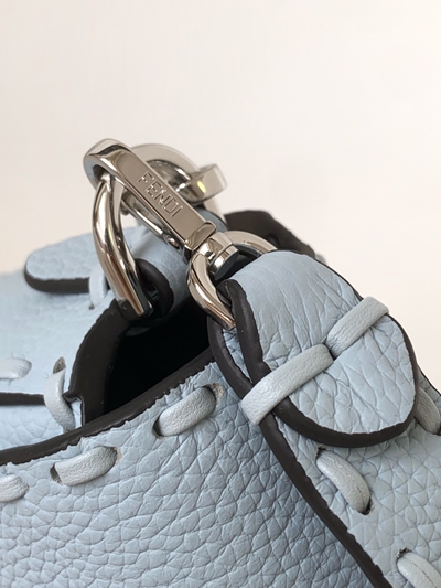 フェンディバッグ角部分ディテール